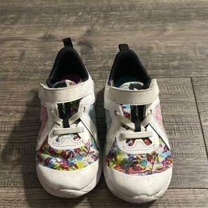 Toddler Girl’s White Tennis Shoes Nike